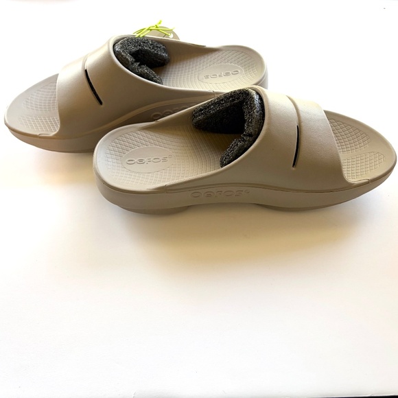 Oofos OOahh Slide Sandal size 7 in Nomad Beige NWT - Picture 3 of 5